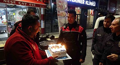 "Silahlı Kavga var" diye çağrılan polislere pasta sürprizi