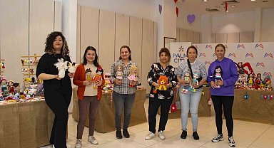 Rengarenk oyuncaklar organik oyuncak pazarında bir araya geldi