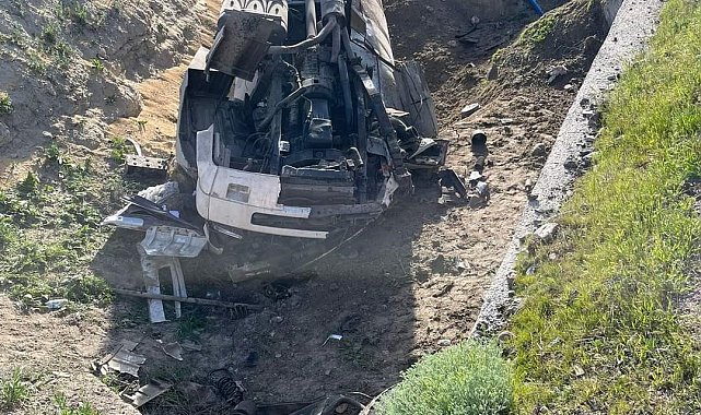 Şarampole devrilen kamyonun sürücüsü hayatını kaybetti