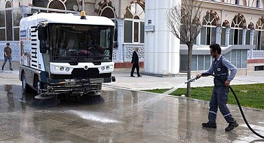 Selçuklu'da camiler gül suyu ile yıkandı