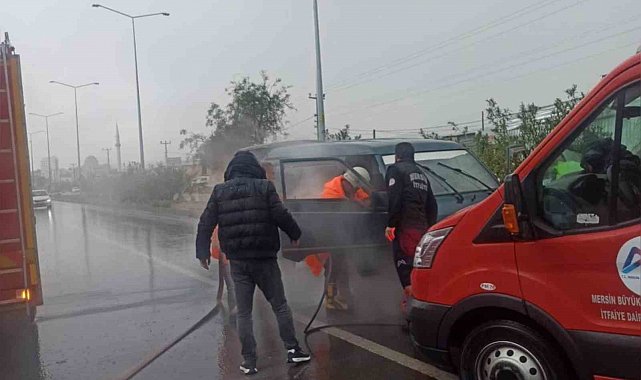 Seyir halindeki kamyonette çıkan yangını itfaiye söndürdü