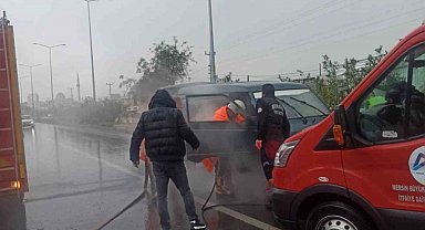 Seyir halindeki kamyonette çıkan yangını itfaiye söndürdü