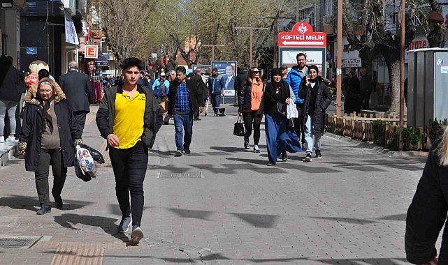 Sıcak havayı fırsat bilen vatandaşlar dışarıya akın etti