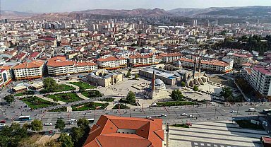 Sivas'ta bin 635 senede protesto çekildi