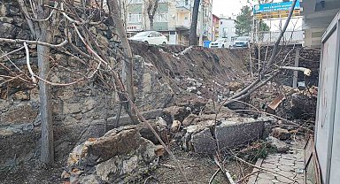 Sivas'ta istinat duvarı çöktü