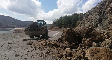 Sivas'ta korkutan heyelan