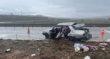 Sivas'ta tırla otomobil çarpıştı: 3 yaralı
