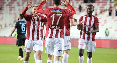 Sivassporlu Erdoğan Yeşilyurt gol sayısını 6'ya yükseltti