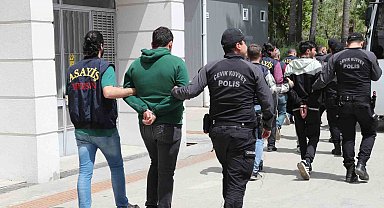 Sosyal medyada yüksek kazanç vaadiyle 2 milyon lira dolandıran şüpheliler yakalandı