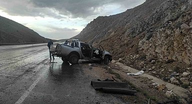 Takla atan pikaptaki iki kişi yaralandı