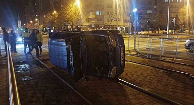 Takla attığı aracı bırakıp kaçtı