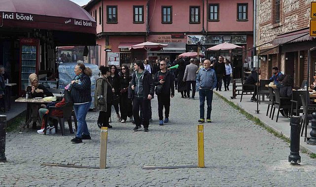 Tarihi Odunpazarı Evleri'nde bayram kalabalığı