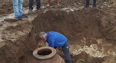 Tarla sürerken tarihi küp buldu