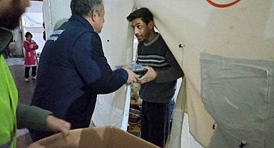 Tepebaşı'nın Hatay Arsuz'da 5 bin vatandaşa sahur ikramı sürüyor