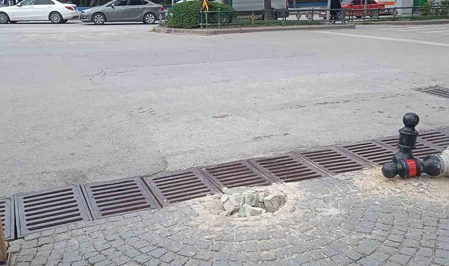 Trafiğe kapalı sokaktaki bu lobotu kim ne için söktü