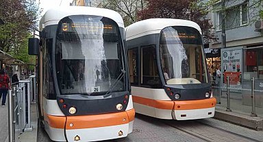 Tramvay seferleri durdu, bayram ziyaretleri yarıda kaldı