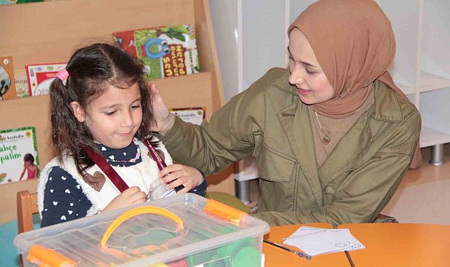 TÜDAM'da eğlenerek öğrenen depremzede çocuklar farklı atölyelerde eğitim alıyor