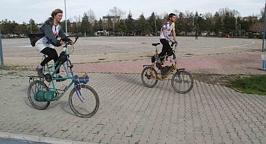 Uzun bisikletleriyle Avrupa ve Asya turuna çıkan İspanyol ve İtalyan ikili, Beyşehir'de mola verdi