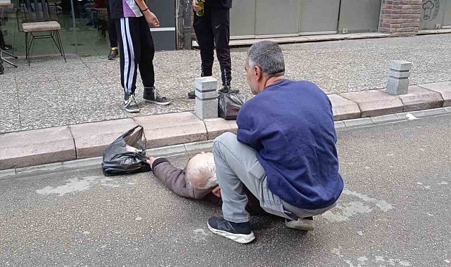 Vatandaş bir anda yere yığıldı, ilk müdahaleyi sokak esnafı yaptı