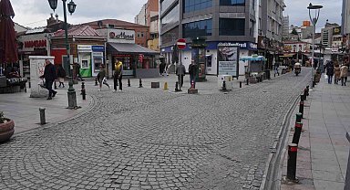 Yağmur yağdı, çarşı sokakları bomboş kaldı