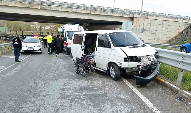 Yemin törenine giden aile kaza yaptı: 4 yaralı