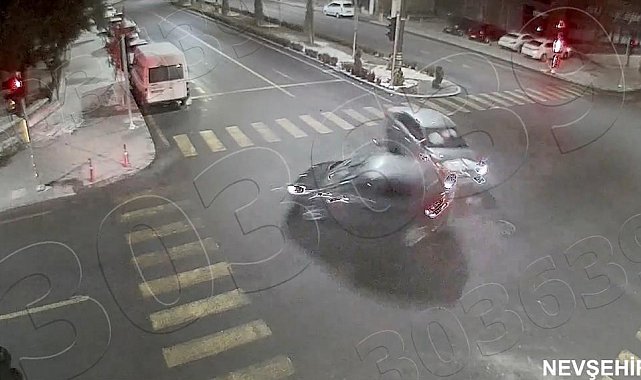 Yola kontrolsüz çıkan araçlar kazaya sebep oldu