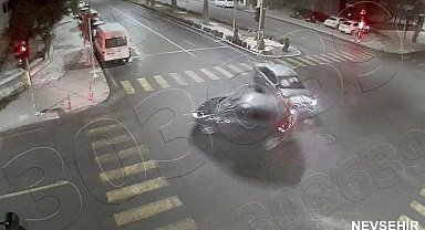 Yola kontrolsüz çıkan araçlar kazaya sebep oldu