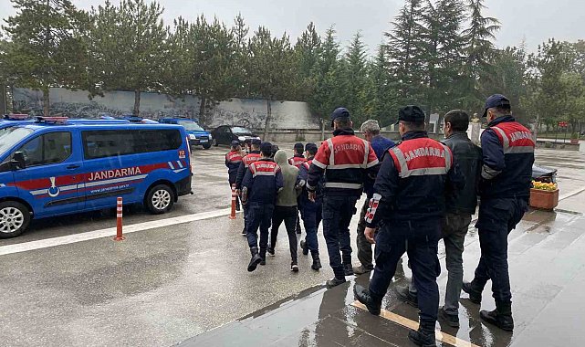 22 bin liralık kablo çalan şüpheliler jandarma ekiplerince yakalandı