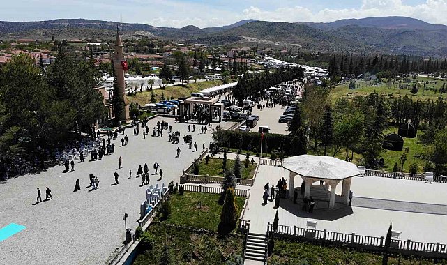'Bizim Yunus' ölümünün 702'nci yılında yoğun katılımla anıldı