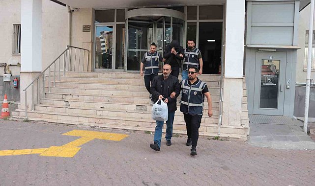 'Hırsızlık' suçundan aranan 2 kişi yakalandı