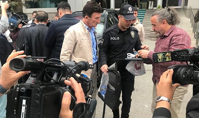 AK Parti Ankara İl Başkanlığına taşlı ve sopalı saldırı