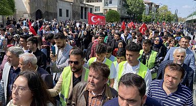 AK Parti Konya teşkilatı seçim çalışmalarını yürüyüşle tamamladı