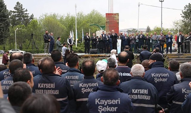 Akar: "Bu millet, teröristlerle arasına mesafe koyamayanlarla arasına mesafe koyacaktır"