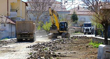 Akdağmadeni'nde yol yenileme çalışması sürüyor