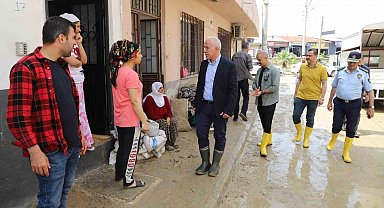 Akdeniz Belediyesi, yağıştan etkilenen vatandaşlara yardım etti