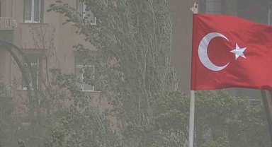 Aksaray'da şiddetli rüzgar tozu dumana kattı