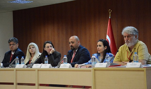 Anadolu Üniversitesinde müzik telif hakkı ve sanatçıların sosyal güvenliği konuşuldu