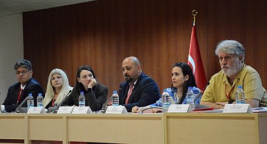Anadolu Üniversitesinde müzik telif hakkı ve sanatçıların sosyal güvenliği konuşuldu