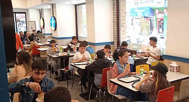 Ankara'dan Eskişehir'e geziye gelen öğrencilerin döner keyfi
