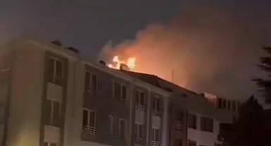 Apartmanın çatı katında korkutan yangın