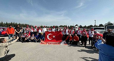 Askerlik hayali kuran 19 özel bireylere vosvoslarla Türk bayraklı konvoy