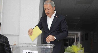 Bakan Akar oyunu Kayseri'de kullandı