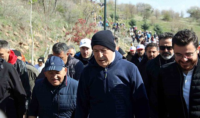 Bakan Akar: "40 yıldır milletimizin başına musallat olan beladan asil milletimizi kurtaracağız"