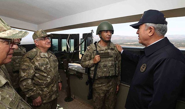 Bakan Akar: "Kahramanlarımız son beş senede 3 milyon 300 bin civarında kişiyi yasa dışı geçiş yapmaya çalışırken engelledi"