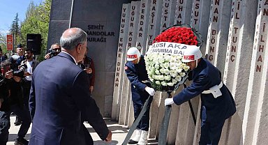 Bakan Akar: "Terör örgütü seçimleri umut olarak görüyor"