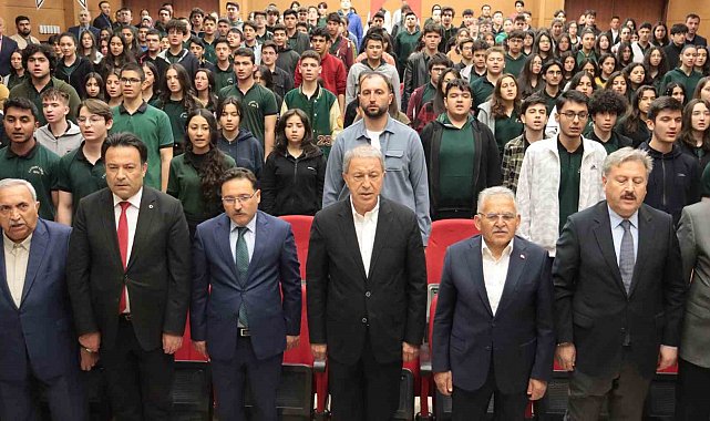 Bakan Akar'dan öğrencilere: "Sizler donanımlı olduğunuz takdirde bizim geleceğimiz daha güvende olur"