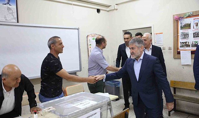 Bakan Nebati, Mersin'de oyunu kullandı