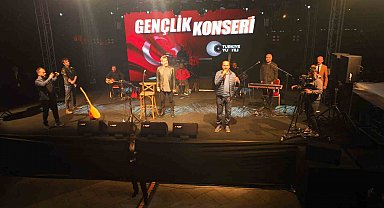 Başkan Altay, Uğur Işılak Konserinde Konyalıların coşkusuna ortak oldu