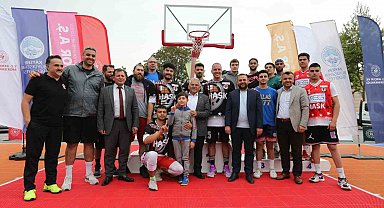 Başkan Büyükkılıç, Basketbol Turnuvasında Gençlerin Coşkusuna Ortak Oldu