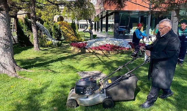 Başkan Büyükkılıç'tan belediye parkında bahar mesaisi